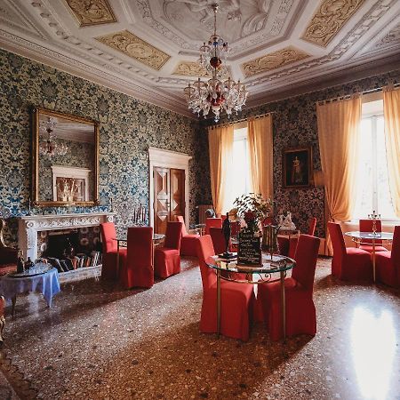 Отель Salotto Delle Arti Модена Экстерьер фото