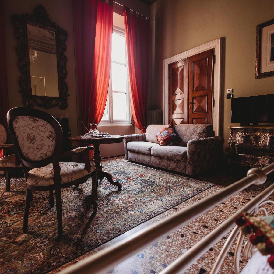 Отель Salotto Delle Arti Модена Экстерьер фото